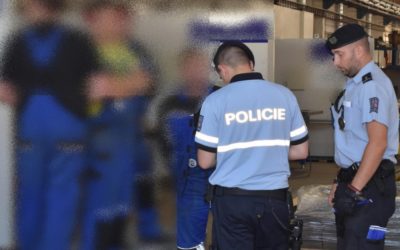 Policisté odhalili čtyři nelegálně zaměstnané cizince ve výrobně ve Frýdlantu