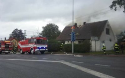 V Habarticích hořel rodinný dům, popálenou ženu transportoval vrtulník do pražských Vinohrad