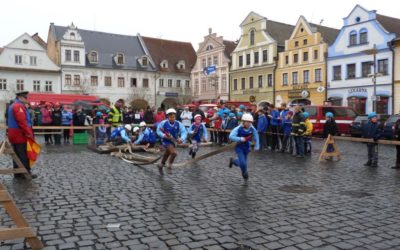 Před radnicí bude hasičská mládež soutěžit v požárním útoku