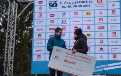 Sportovci na Jizerské 50 pomáhali pohybem