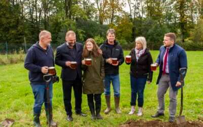 Hospodářská a lesnická škola ve Frýdlantě pokřtila nové školní pivo a rozšířila chmelnici / Fotoreportáž