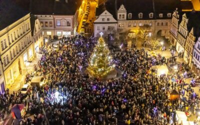 Vánoční strom ve Frýdlantu se slavnostně rozsvítil první adventní neděli